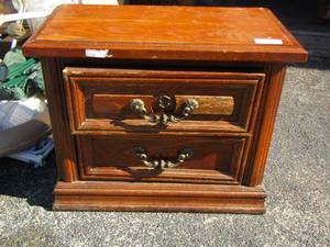 lot 319 image: 2 drawer nightstand wooden
