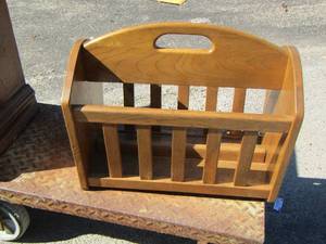 lot 320 image: small magazine rack