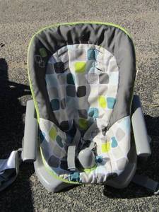 lot 321 image: baby sitting chair with buckles