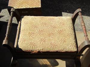 lot 14 image: padded seat vintage vanity chair