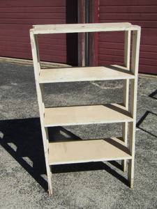 lot 325 image: 4 tier white bookshelf