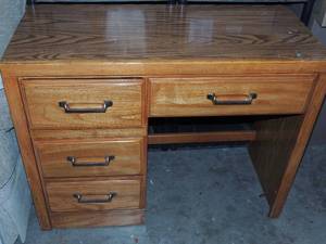 lot 110 image: LEA  4 drawer  childrens desk