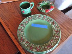 lot 122 image: Sonoma holly and berry green dinner plates, coffee cup and candle stand