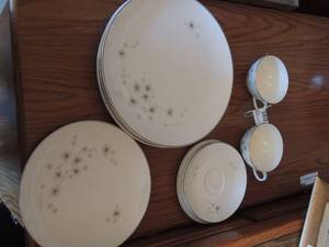 lot 123 image: Royal Doulton bone China dinner plates, saucer, cup plates, 2 coffee cups