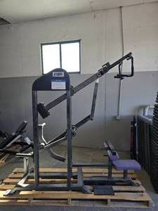lot 29 image: Strive Plate Loaded Pulldown Machine