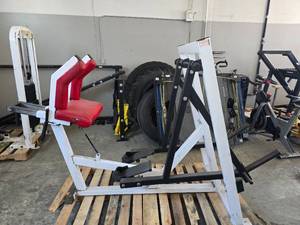lot 43 image: Forge Fitness Prone Plate Loaded Leg Press Machine