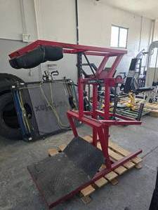 lot 46 image: Powernetics Super Cat Bear Squat  Power Squat Plate Loaded Machine