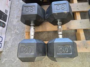 lot 61 image: Pair of 80lb Rubber Hex Dumbbells