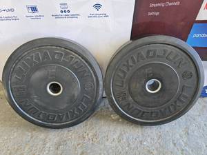 lot 86 image: Lot of 2 Luxiaojun 55lb E1 Bumper Plates
