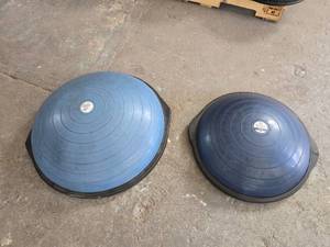 lot 96 image: Lot of 2 Bosu Balance Balls