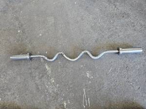 lot 103 image: EZ Curl Bar