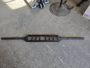 lot 107 image: Multi Grip Swiss Barbell