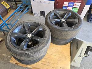 lot 143 image: 2020 Dodge Charger Stock Wheels