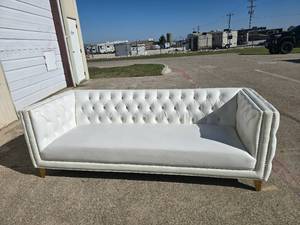 lot 9 image: Beautiful White & Gold Sofa.  MATCHES TABLES IN LOT 10 & DINING TABLE IN LOT 2