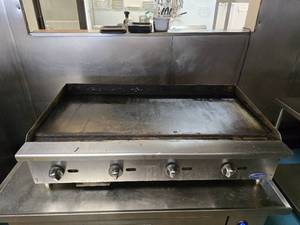 lot 10 image: Atosa Cook Rite 4 Burner Gas Griddle