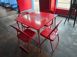 lot 45 image: Coca-Cola Metal Table w 4 Matching Folding Chairs
