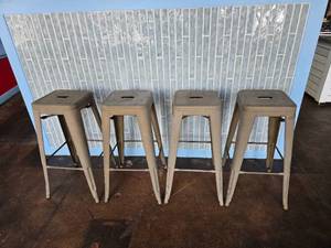 lot 41 image: Lot of 4 Metal Barstools