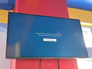 lot 60 image: Nice Samsung UN43DU7200F 43 Crystal UHD 4K Smart TV.&nbsp ALREADY REMOVED FROM THE WALL &amp READY TO PICK UP