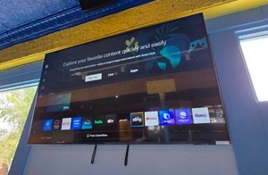 lot 62 image: Nice Samsung UN55DU7200 Crystal UHD 55 4K Smart TV.&nbsp ALREADY REMOVED FROM THE WALL &amp READY TO PICK UP