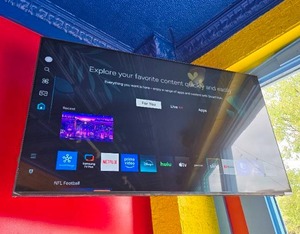 lot 63 image: Samsung UN55DU7200 Crystal UHD 55 4K Smart TV.&nbsp ALREADY REMOVED FROM THE WALL &amp READY TO PICK UP