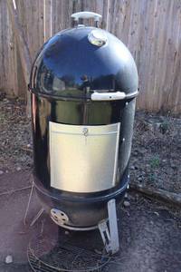 lot 1 image: Weber Smoker Grill