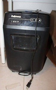 lot 99 image: Fellowes 200C paper shredder