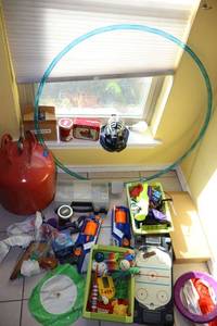 lot 142 image: Toys, Nerf guns and helium balloon tank (contents unknown)