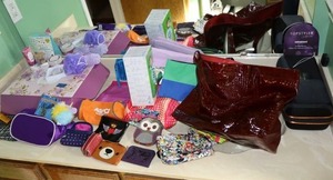 lot 147 image: Cosmetic bags, key rings, bath salts, reading glasses, Topstyler set clam shell rollers with instructional DVD