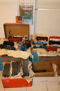 lot 130 image: Vintage Lionel train track and cars set as shown