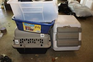 lot 199 image: Pet carrier crate, cat litter pan, and pet food storage box