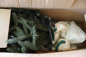 lot 206 image: Christmas tree