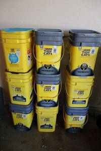 lot 197 image: Empty Tidy Cats buckets
