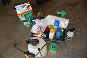 lot 201 image: Bug and weed killer supplies