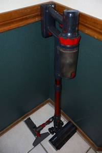 lot 54 image: Honiture cordless stick vacuum cleaner