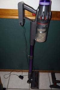 lot 55 image: Euary cordless stick vacuum cleaner