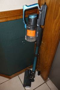 lot 56 image: Buture cordless stick vacuum cleaner