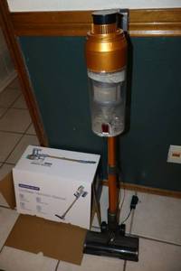 lot 58 image: Cordless vacuum cleaner model EHBL-A001