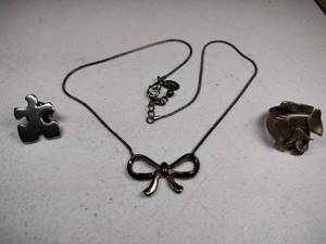 lot 229 image: Jewelry