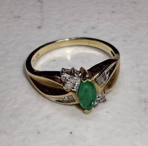 lot 231 image: Jewelry Ring marked THL 10K