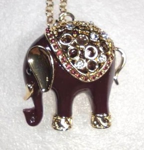lot 251 image: Jewelry Elephant pendant necklace 33 length all together
