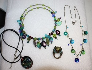lot 252 image: Jewelry Blue, green, purple fashion jewelry