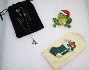lot 263 image: Jewelry Silver 925 necklace and Christmas ceramic pins