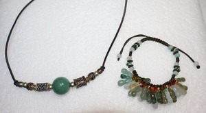 lot 264 image: Jewelry Looks like jade or jadeite jewelry