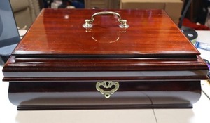 lot 268 image: Jewelry box