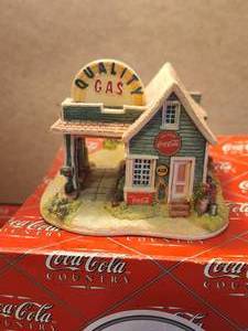 lot 2 image: Vintage 1995 Lillyput Lane for Enesco Coca Cola Country - Filler up and Check the oil - Station - In Box