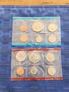lot 72 image: 1972 uncirculated set of coins