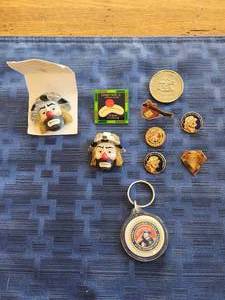 lot 85 image: Selection of vintage collectible Emmett Kelly Jr clown pinbacks, keychain, magnet