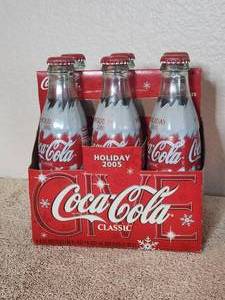lot 22 image: Collectible 2005 Holiday Coca-Cola 6 pack - full