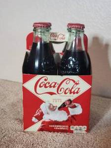 lot 39 image: Collectible 2012 Holiday 4 pack Coca Cola Coke bottles with Santa