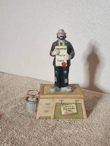 lot 80 image: Collectible vintage Emmett Kelly Jr - porcelain figure music box - 9407 School Day - E. Kelly Jr signed - 7